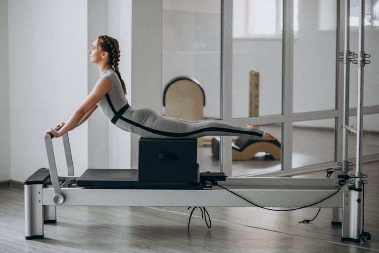Woman,Practising,Pilates,In,A,Pilates,Reformer